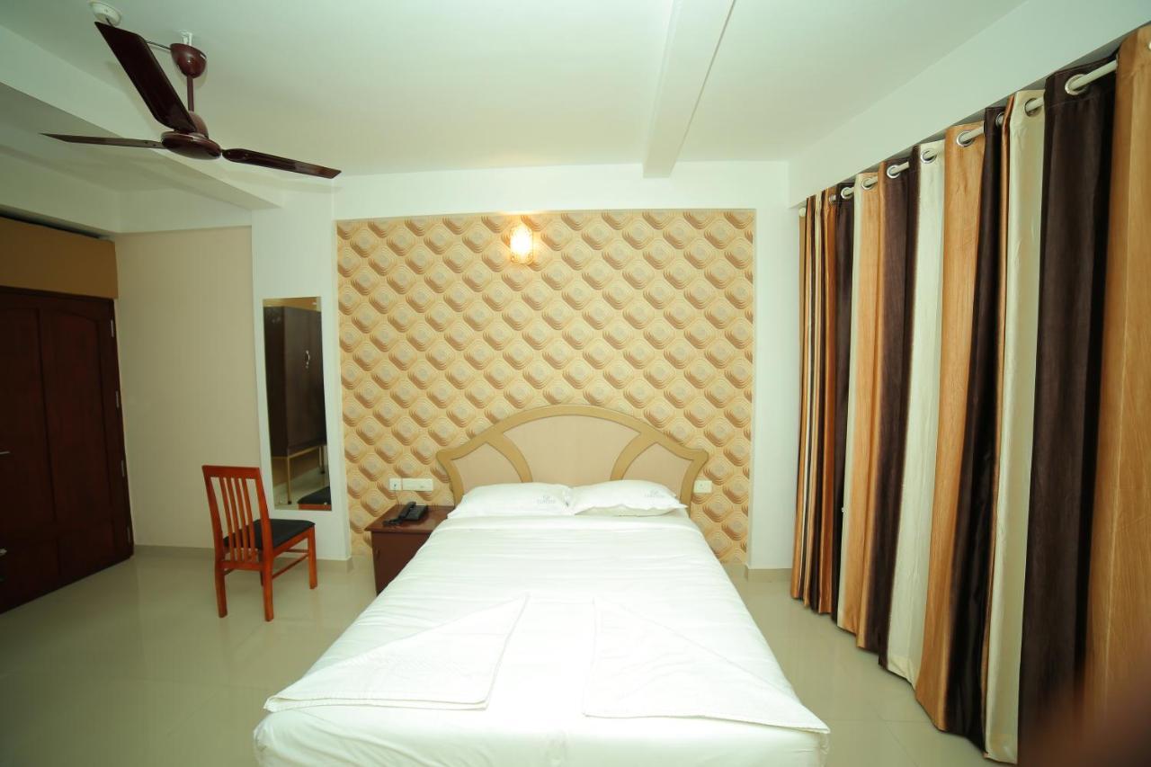 Hotel Falcon Thiruvananthapuram Екстер'єр фото