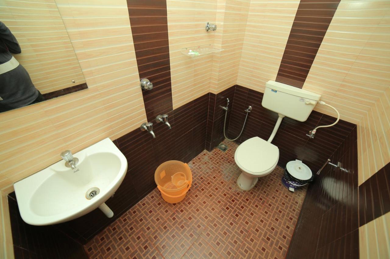 Hotel Falcon Thiruvananthapuram Екстер'єр фото