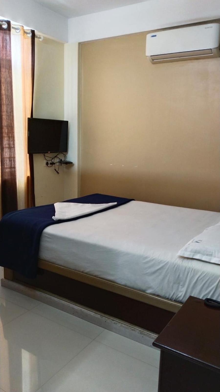 Hotel Falcon Thiruvananthapuram Екстер'єр фото