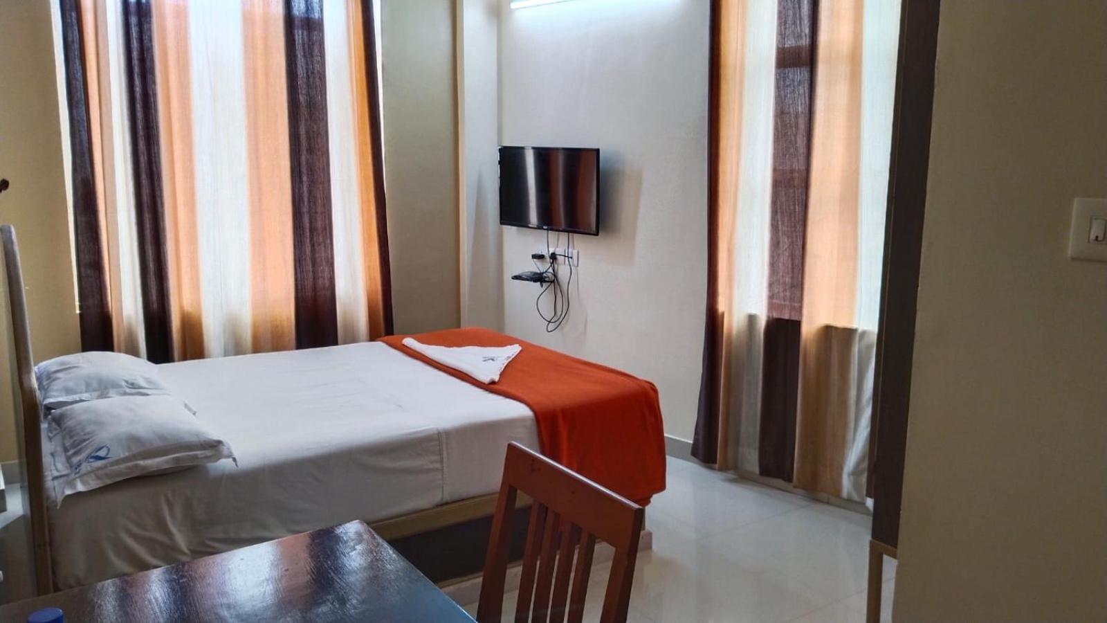 Hotel Falcon Thiruvananthapuram Екстер'єр фото