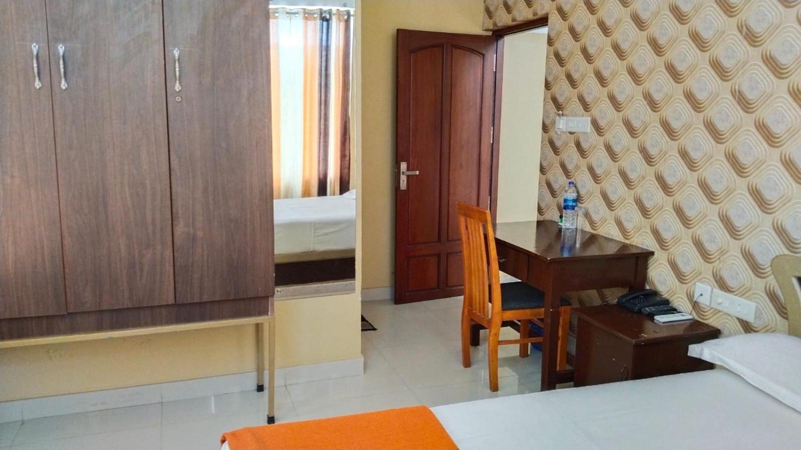 Hotel Falcon Thiruvananthapuram Екстер'єр фото